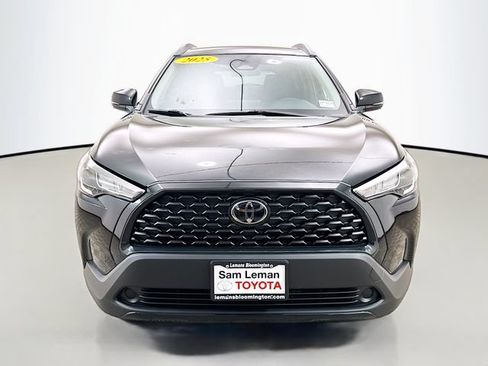 Used 2025 Toyota Corolla Cross LE AWD/4WD image 2