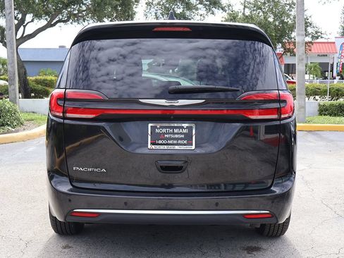 Used 2023 Chrysler Pacifica Touring-L FWD image 10