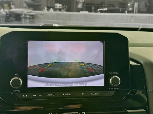 Used 2024 Nissan Pathfinder SV image 21