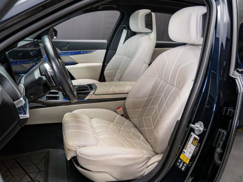 Used 2024 BMW 760i xDrive w/ Executive Package AWD/4WD image 5