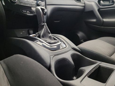 Used 2020 Nissan Rogue S FWD image 26