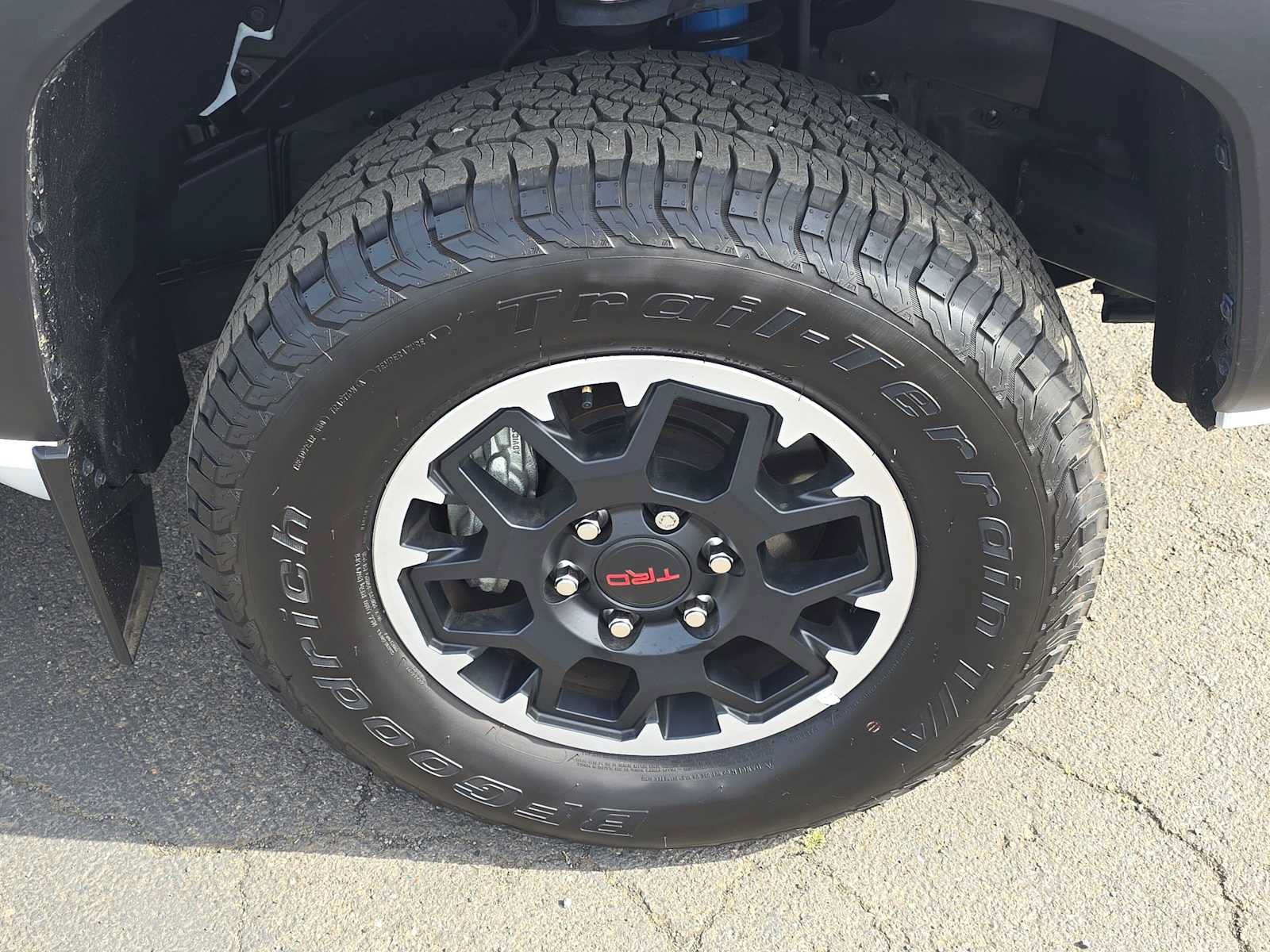 Used 2024 Toyota Tacoma TRD Off-Road w/ TRD Off Road Premium Package AWD/4WD image 10