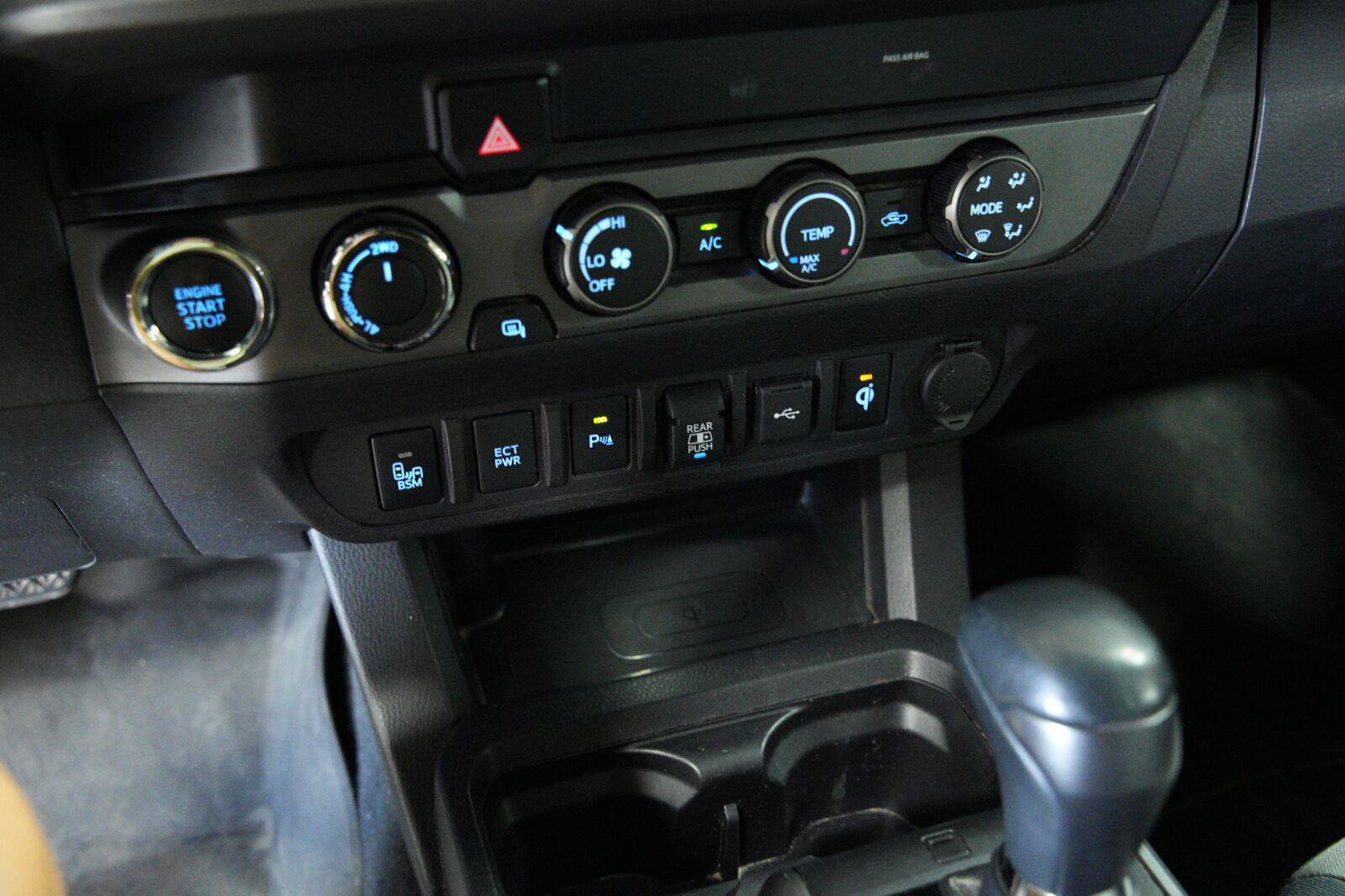 Used 2020 Toyota Tacoma TRD Off-Road w/ Technology Package AWD/4WD image 45