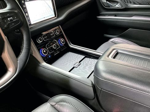 Used 2023 GMC Yukon Denali RWD image 16