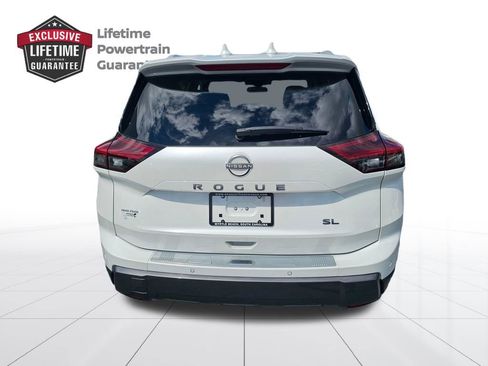 Used 2025 Nissan Rogue SL w/ Tech Package FWD image 8