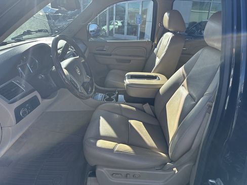 Used 2013 Cadillac Escalade Premium image 12