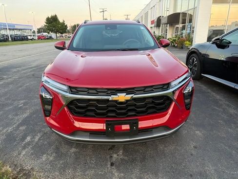 Used 2026 Chevrolet Trax LT FWD image 3