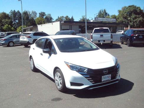 Used 2025 Nissan Versa S FWD image 7