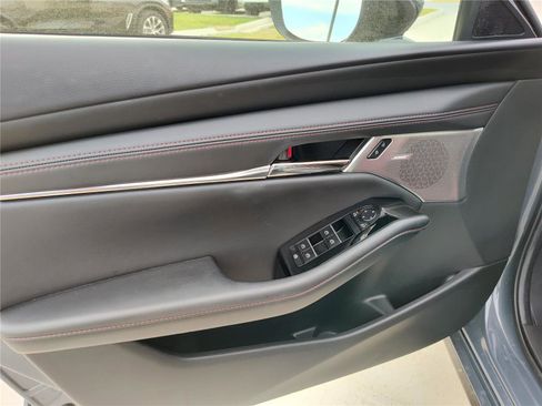 Used 2022 MAZDA MAZDA3 s image 13
