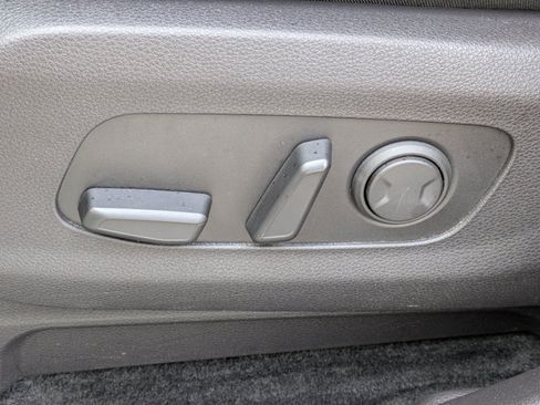 Certified 2024 Kia Carnival LX FWD image 17
