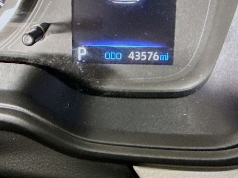 Used 2022 Toyota Corolla LE FWD image 16