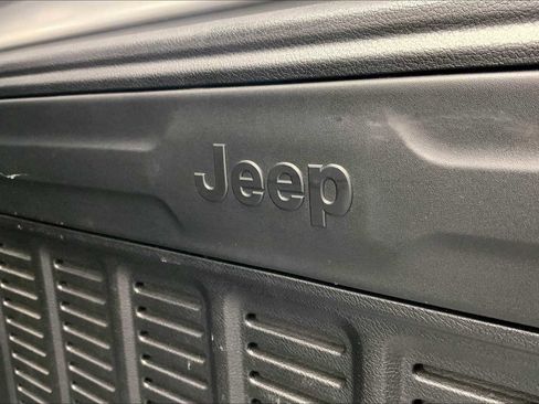 Used 2020 Jeep Wrangler Unlimited Sahara image 14