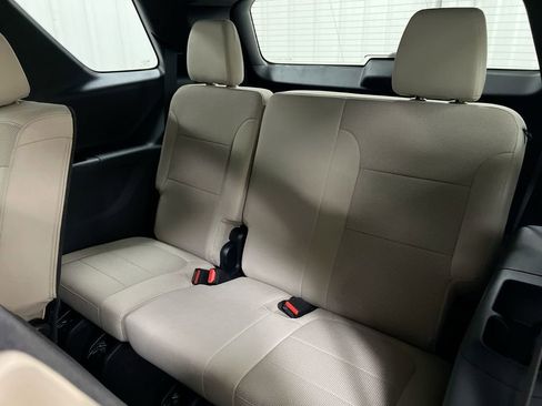 Used 2023 Chevrolet Traverse LS FWD image 28