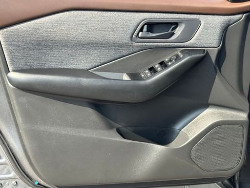 Used 2023 Nissan Rogue S FWD image 15
