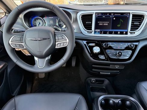 New 2026 Chrysler Pacifica Select image 18