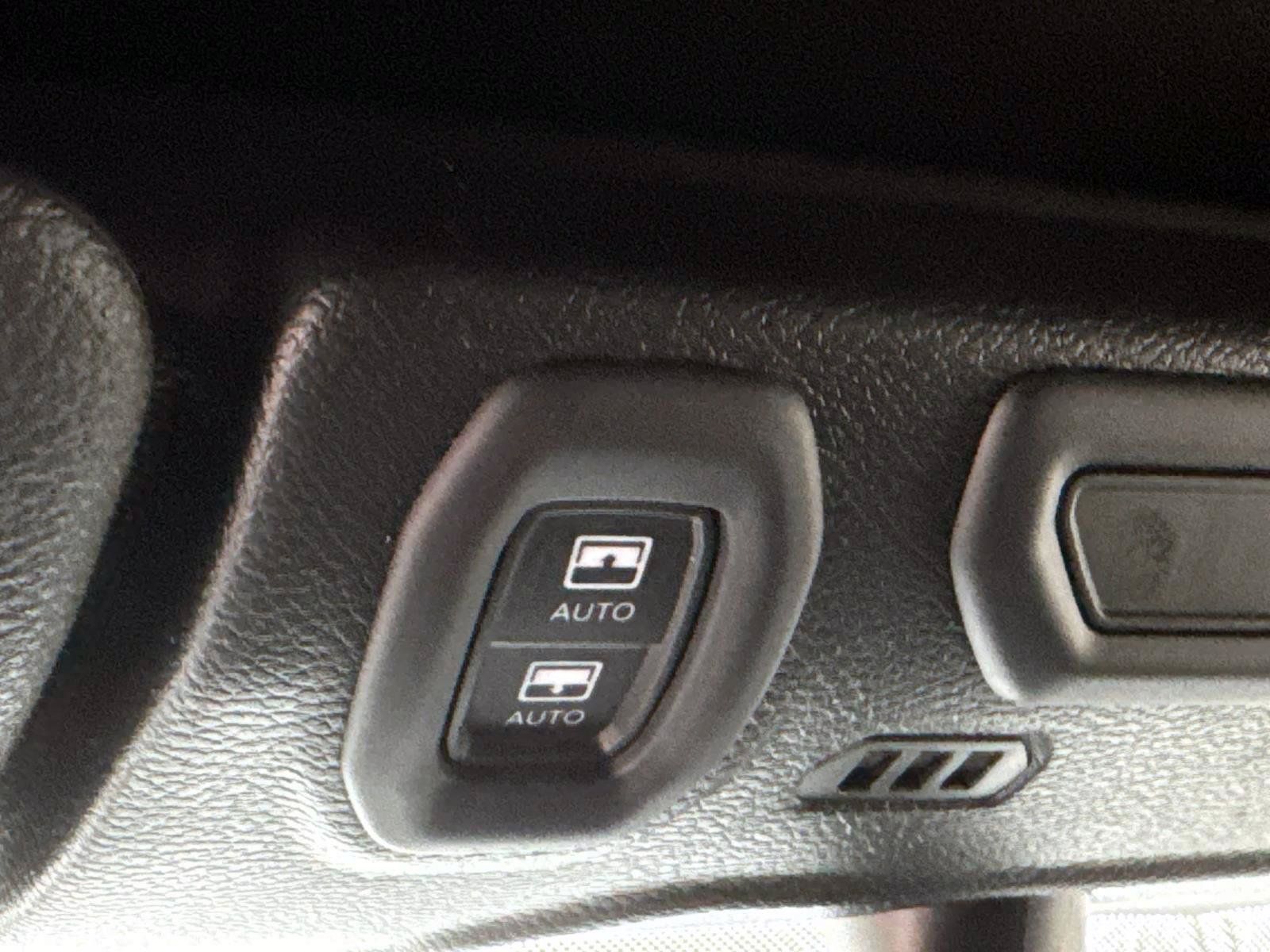 Used 2023 Jeep Wrangler Unlimited Sahara w/ Cold Weather Group AWD/4WD image 23