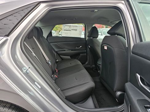 New 2025 Hyundai Elantra SE image 12