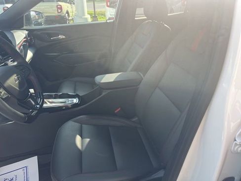 Used 2025 Chevrolet Trax RS w/ Sunroof Package image 22