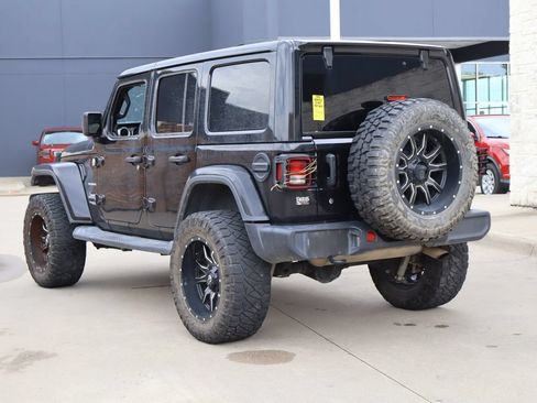 Used 2018 Jeep Wrangler Unlimited Sahara AWD/4WD image 3