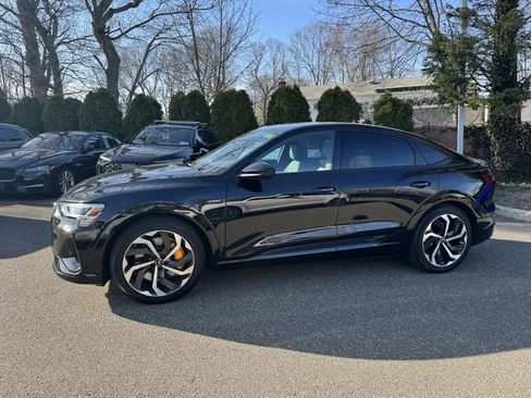 Used 2023 Audi e-tron Premium Plus image 7