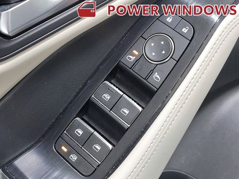 Used 2023 Nissan Rogue SL w/ SL Premium Package image 29