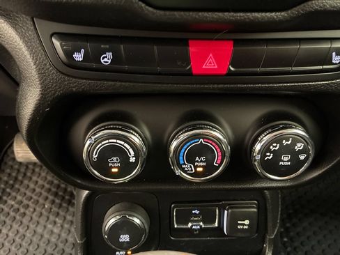 Used 2017 Jeep Renegade Latitude w/ Cold Weather Group AWD/4WD image 15