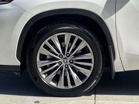 Used 2021 Toyota Highlander Platinum AWD/4WD image 12