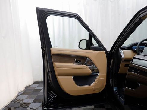 New 2026 Land Rover Range Rover Long Wheelbase SE image 4