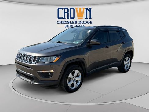 Used 2018 Jeep Compass Latitude w/ Cold Weather Group AWD/4WD image 7