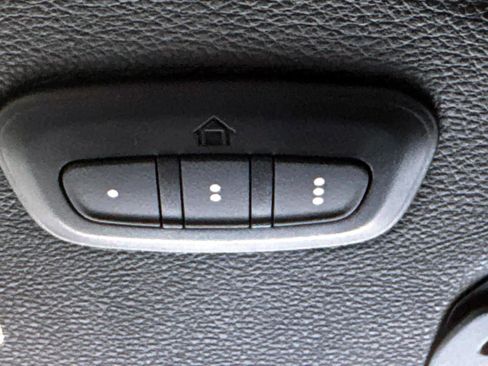 Used 2023 Jeep Wrangler Unlimited w/ Sun & Screen Package image 23