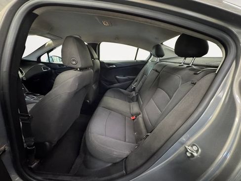 Used 2018 Chevrolet Cruze LT w/ Convenience Package FWD image 21