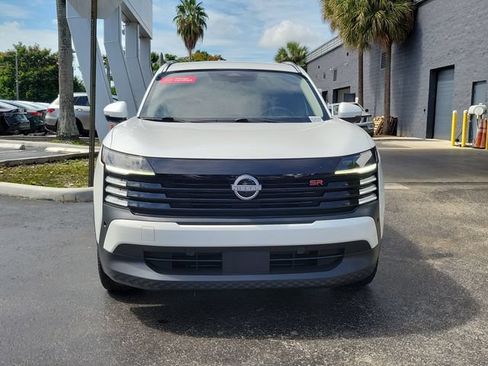 Used 2025 Nissan Kicks SR FWD image 2