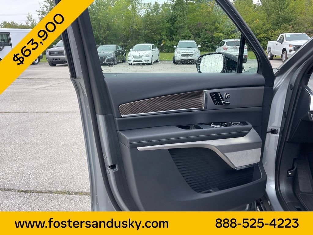 Used 2026 Cadillac Vistiq Luxury AWD/4WD image 14