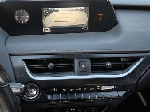 Used 2019 Lexus UX 200 image 11