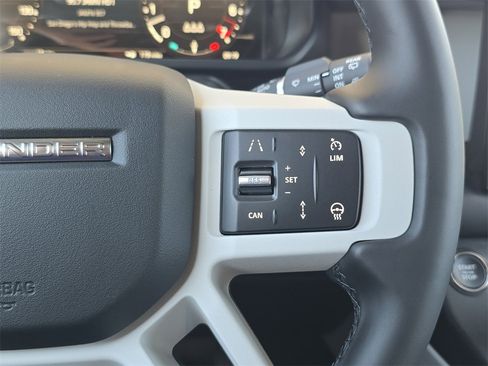 New 2025 Land Rover Defender 110 X-Dynamic SE image 18