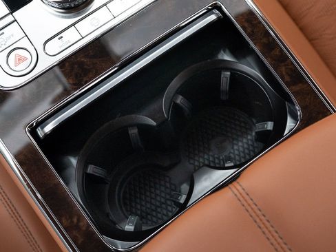 Used 2025 Bentley Flying Spur Plug-In Hybrid AWD/4WD image 35