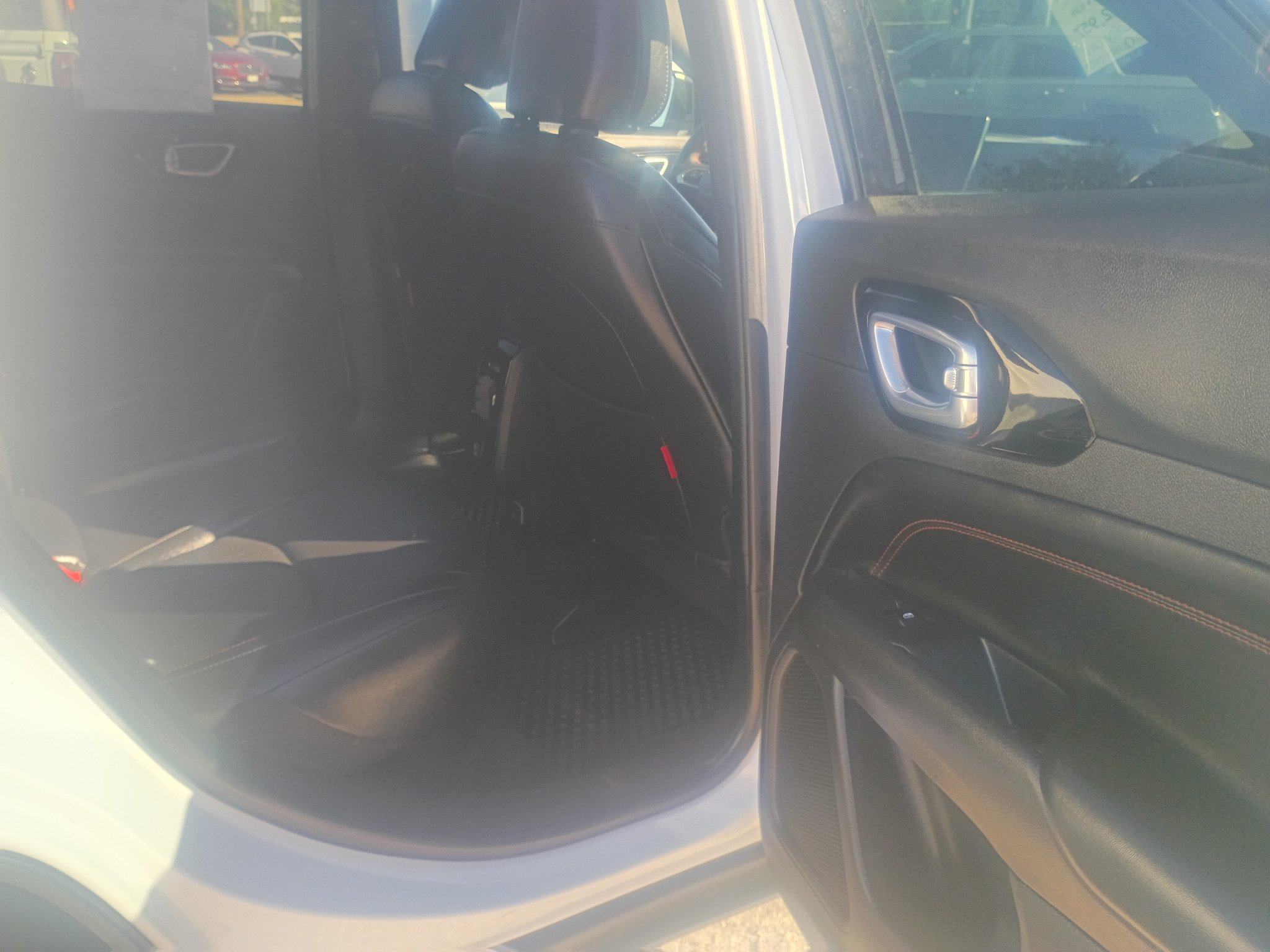 Used 2025 Jeep Compass Trailhawk AWD/4WD image 13