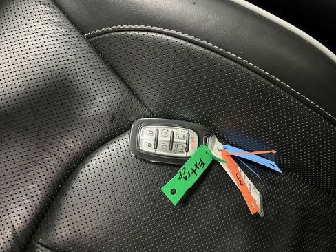 Used 2025 Chrysler Pacifica Limited image 27