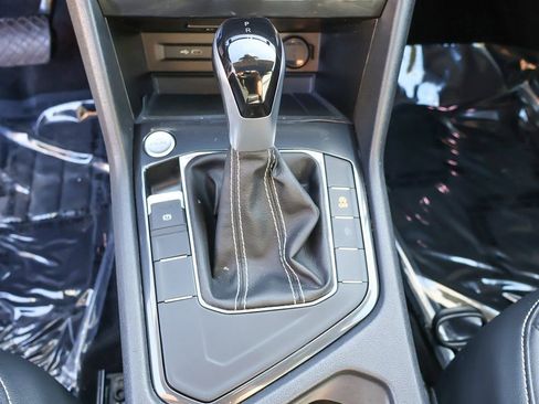 Used 2024 Volkswagen Tiguan SE w/ Panoramic Sunroof Package FWD image 54