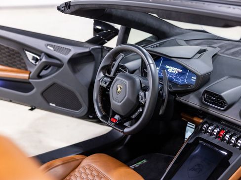 Used 2023 Lamborghini Huracan EVO AWD/4WD image 34