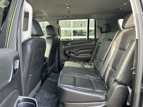Used 2019 Chevrolet Suburban LT image 7