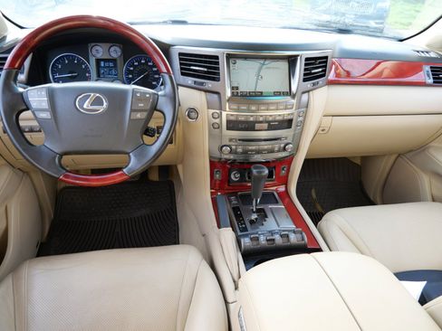 Used 2008 Lexus LX 570 4WD w/ Technology Pkg image 13