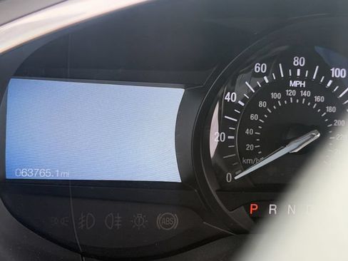 Used 2019 Ford Edge Titanium w/ Cold Weather Package FWD image 9