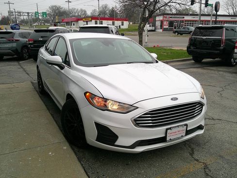 Used 2019 Ford Fusion SE image 3