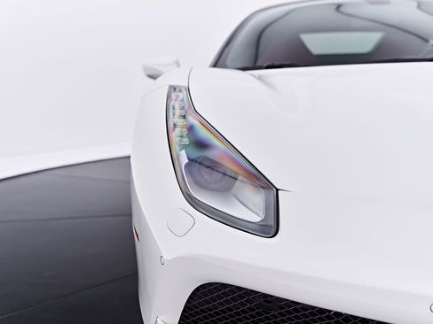 Used 2018 Ferrari 488 GTB RWD image 25