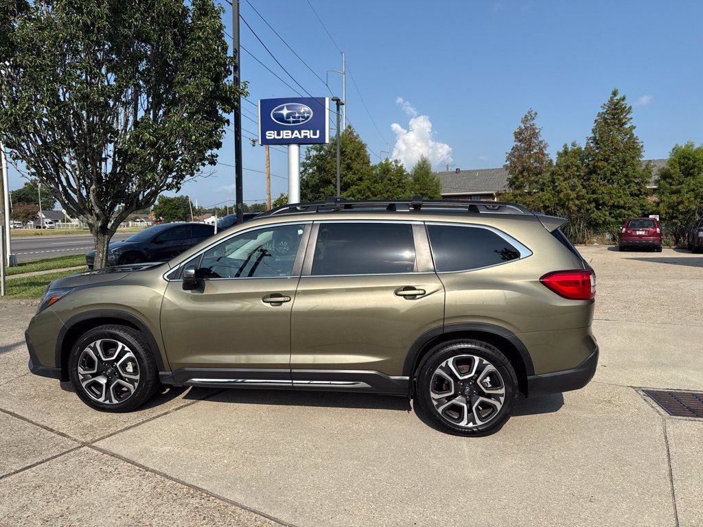 Used 2023 Subaru Ascent Limited w/ Technology Package AWD/4WD image 4
