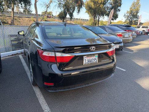 Used 2015 Lexus ES 300h image 4