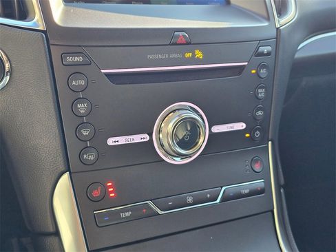 Used 2019 Ford Edge Titanium w/ Cold Weather Package image 22