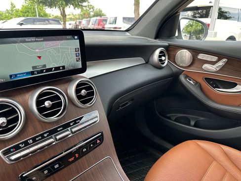 Used 2021 Mercedes-Benz GLC 300 4MATIC image 22