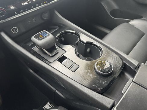 Used 2022 Nissan Rogue SV w/ SV Premium Package image 16